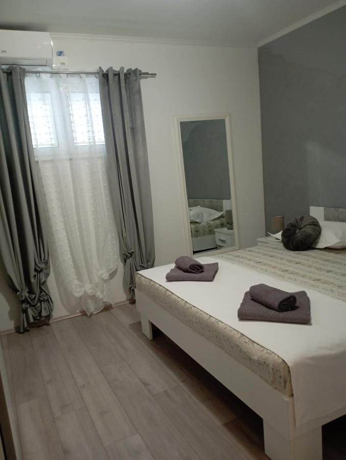 Pia Apartment Dugi Rat Esterno foto