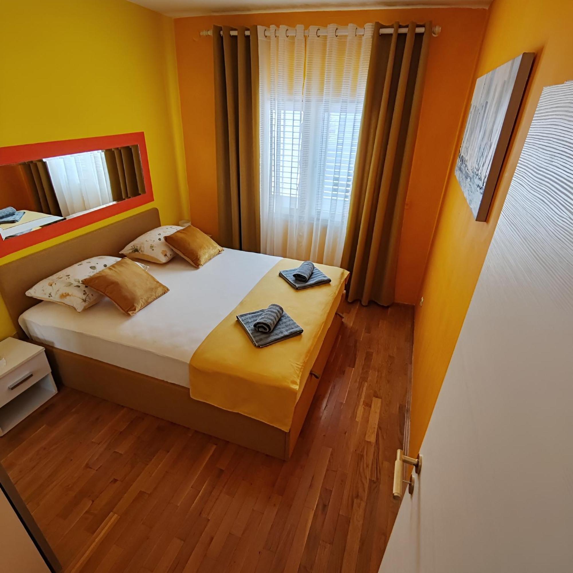 Pia Apartment Dugi Rat Esterno foto