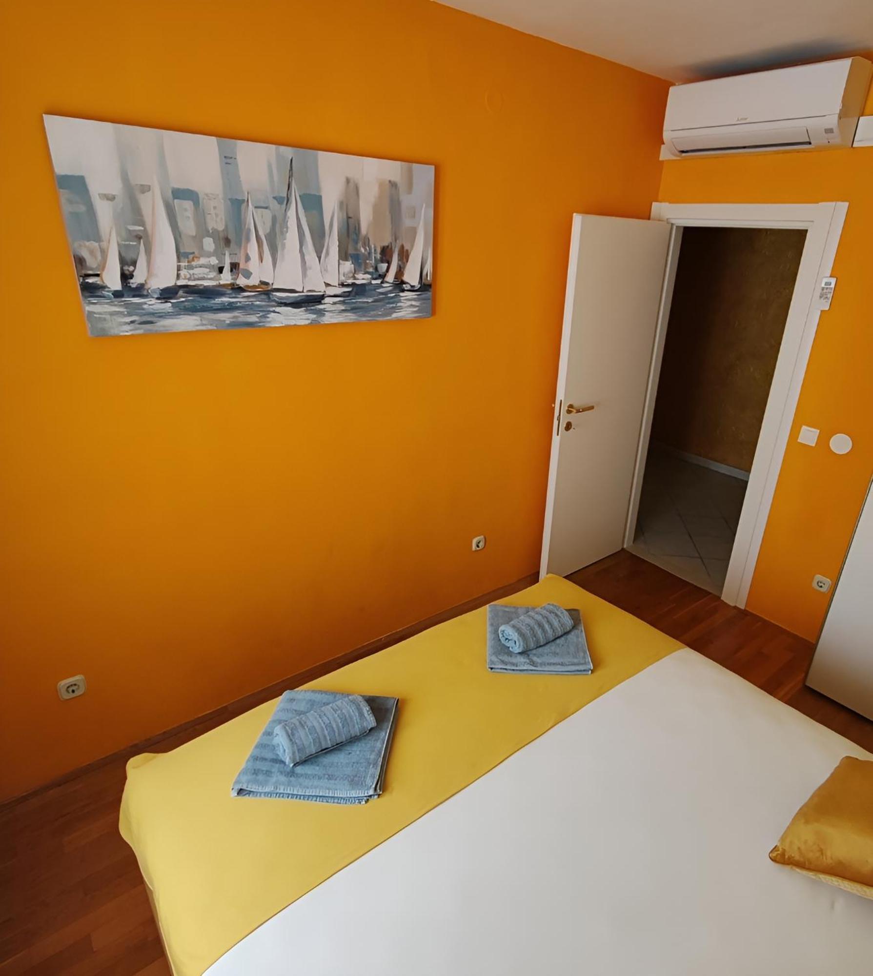 Pia Apartment Dugi Rat Esterno foto