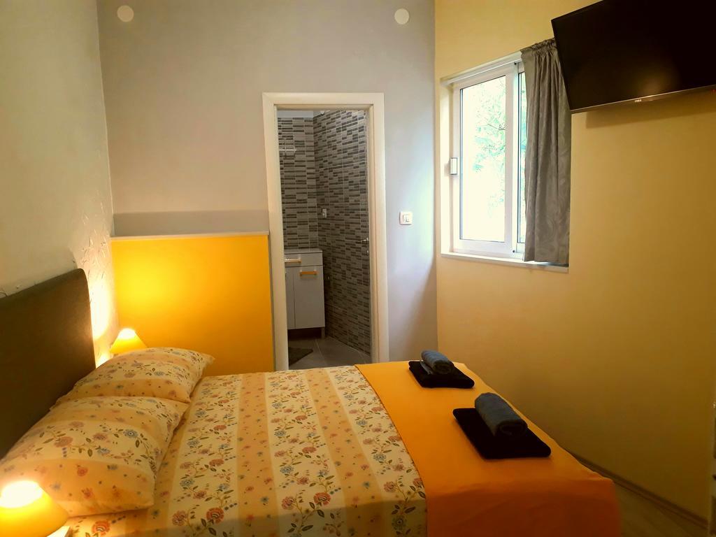 Pia Apartment Dugi Rat Esterno foto